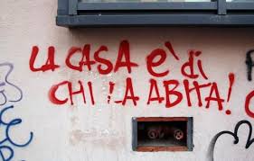 Operai Contro gli sgomberi delle famiglie e dei Centri Sociali, sono il nuovo assalto del ministro degli Interni, Salvini, ad altre fasce della povertà e del disagio giovanile. Migliaia di poveri e di giovani emarginati da questo sistema sociale, hanno negli anni occupato edifici e case vuote, per non sopravvivere sulla strada. Solo a Roma la prima ondata prevede lo sgombero di 74 immobili, con oltre 700 sfrattati poveri. Una sorta di “pulizia etnica”. Dopo i migranti sequestrati sulla navi, nelle ultime ore Salvini ha approntato un nuovo provvedimento per abolire i permessi di soggiorno umanitari. Dopo gli immigrati […]