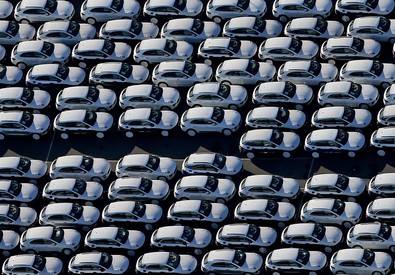 Alla Fca-Fiat di Melfi e nelle fabbriche dell’indotto i medici competenti moltissime volte si scontrano con gli operai. Nonostante gli operai accusino di essere stati consumati in fretta e di essersi ammalati a causa dei ritmi e carichi di lavoro sempre più pesanti, i medici tendono sistematicamente a sminuire la realtà e a non riconoscere le loro invalidità e problemi, favorendo i padroni. Gli operai chiedono le visite occasionali, portano la documentazione medica di strutture pubbliche, si aspettano l’esonero da alcune attività ma i medici ridimensionano le questioni e con il certificato d’idoneità rimandano gli operai su postazioni pesanti. […]