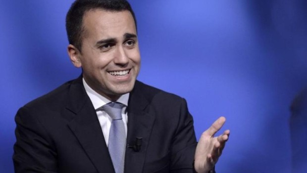 Il signor Di Maio Luigi boccadoro del governo, per avere i voti in Puglia si era impegnato a bloccare la TAP. Ora riconosce pubblicamente che non conosceva le condizioni del progetto e che non può bloccarlo a causa di alte penali nel caso di rigetto del contratto. Ammesso che sia vero, ha quindi parlato e promesso a vanvera come in tutte le questioni di cui si immischia. Non ultima la storiella che i 500.000 che andranno in pensione alla faccia della Fornero libereranno 500.000 posti di lavoro per altrettanti nuovi assunti. Il signor Di Maio o ci è o […]