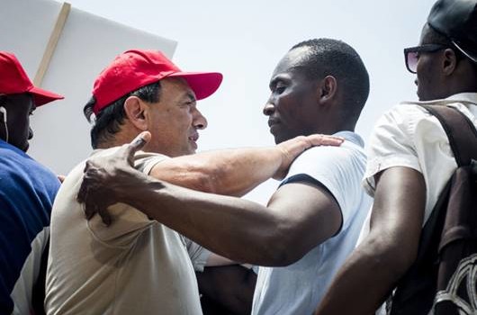 Caro Operai Contro, dando addosso agli immigrati e al disagio sociale, Salvini e politici della sua risma, hanno costruito un falso nemico per i creduloni che li votano, e quanti lo fanno per comodità del proprio tornaconto. Visto che raccolgono consensi, politici e governanti come Salvini, usano ogni mezzo e sfruttano ogni occasione, per la loro azione e propaganda politica, che consiste nell’invertire la causa con l’effetto dei processi sociali, quali: la povertà, lo sfruttamento degli operai, il disagio, il femminicidio, l’emarginazione, l’immigrazione, ecc. Salvini che da mesi ha già revocato i finanziamenti al comune di Riace per il […]