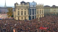 Migliaia di persone hanno riempito piazza Castello a Torino per manifestare il sostegno alla ferrovia Torino- Lione. La manifestazione convocata da sette imprenditrici e dall’ex sottosegretario alle infrastrutture di Forza Italia Mino Giachino ha visto in piazza padroni e padroncini, gli impiegati ed alcuni lavoratori delle ditte che fanno profitti con gli appalti della TAV, gli studenti figli di padroni e dei loro leccapiedi, i pensionati dello SPI CGIL, esponenti politici e iscritti del Pd, della Lega e di Forza Italia. Quando vogliono i padroni organizzano manifestazioni politiche In piazza si pavoneggiava il gangster, figlio di padroni, ed ex […]