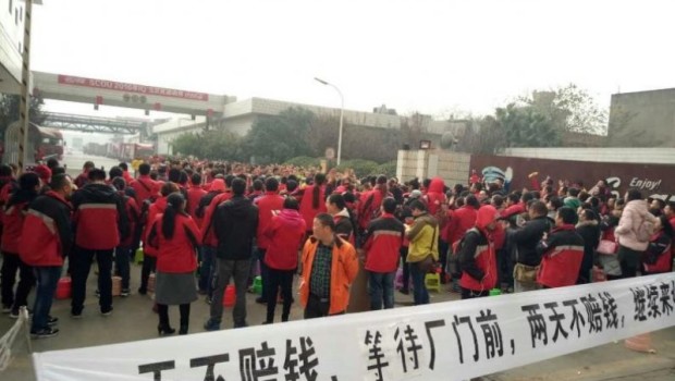 Filtrano notizie di sommovimenti fra gli operai in Cina. Sindacati indipendenti si vanno formando e gestiscono lotte imponenti. Studenti che in nome del marxismo intervengono nelle fabbriche. Il regime dei nuovi capitalisti reagisce con i soliti strumenti polizia e tribunali.   Il 18 dicembre, il presidente cinese Xi Jinping, segretario del partito comunista cinese e presidente della repubblica popolare cinese, nella grande sala del popolo in Piazza Tienanmen, ha celebrato, difronte al partito, i 40 anni dell’era delle riforme iniziata 40 anni fa da Deng Xiaoping. Nel racconto di Xi Jinping: la Cina ha compiuto un “miracolo [grazie a] […]