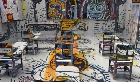 “in una nazione libera in cui non siano consentiti gli schiavi, la ricchezza più sicura consiste in una massa di poveri laboriosi. Prescindendo dal fatto che essi sono la fonte d’offerta mai esaurita per la flotta e per l’esercito, senza di essi non vi sarebbe godimento, e il prodotto di nessun paese sarebbe valorizzabile. Per rendere felice la società (composta naturalmente di coloro che non lavorano N.d.A.) e per render il popolo contento anche in condizioni povere, è necessario che la grande maggioranza rimanga sia ignorante che povera. Le cognizioni aumentano e moltiplicano i nostri desideri, e quanto meno […]