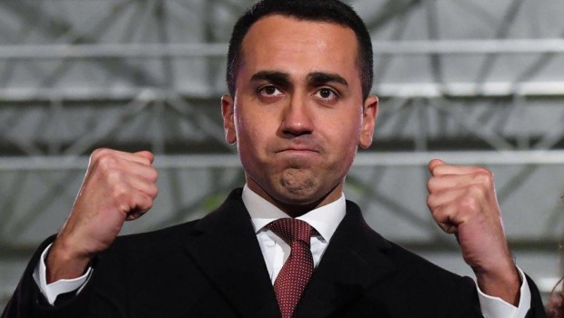 Riporto solo alcune conquiste fatte dal piccolo imprenditore napoletano e dal governo 1. Hanno venduto gli operai dell’ilva ai nuovi padroni accettando 2000 licenziamenti 2. Non sono intervenuti nei licenziamenti di operai in decine di fabbriche 3. Il governo ha detto di aver eliminato la miseria 4. il governo ha detto di aver superato la Fornero 5. Assunzione di 12 mila persone per la pulizia nelle scuole e contemporaneo licenziamento di più di 12 mila persone che per conto delle cooperative erano impiegati nelle pulizie nelle scuole. Le assunzioni dovrebbero scattare nel 2020 6 Dimezzamento dell’IMU che i padroni […]