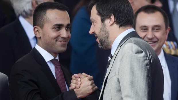 Salvini dopo la guerra agli emigranti e le minacce del decreto legge della sicurezza contro le proteste operaie, passa a dare il reddito di cittadinanza che il piccolo imprenditore Di Maio aveva promesso per avere voti: il reddito di cittadinanza di Salvini e di Maio e l’alloggio e il vitto delle patrie galere. Salvini non è il primo a promettere la galera per chi chiede il reddito di cittadinanza, lo aveva promesso a novembre Di Maio. Non ancora si sa quali sono i documenti richiesti per avere il reddito che viene promessa la galera. Salvini sussurrava che chi era […]
