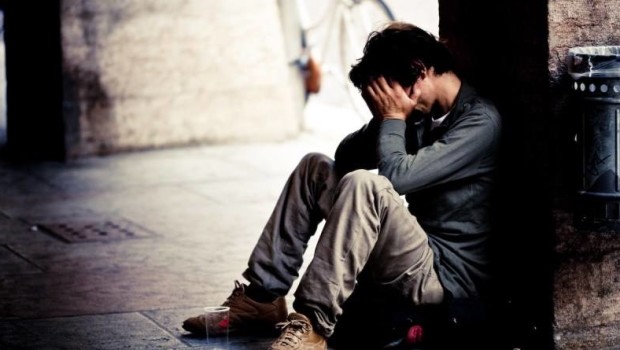 E’ impossibile vedere un canale TV  o leggere un giornale senza essere annegati dal mare di pareri sulla manovra. Una volta la manovra si chiamava finanziaria ed erano le scelte del governo per estorcere soldi agli operai. Gran parte della finanziaria fa parte della manovra di oggi. Sono le scelte del governo in favore dei padroni. Il governo M5S-Lega ha introdotto il reddito di cittadinanza e quota 100. Il M5S dice che con il reddito di cittadinanza ha eliminato la miseria. La lega afferma che con la quota 100 ha eliminato la Fornero. Sono balle. Una settimana fa avevate […]