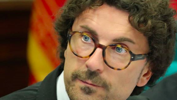 Soldi a pioggia per i padroni, la solita miserabile CIGS per gli operai. Un decreto classico che contiene ogni cosa, da Genova ad Ischia, ai fanghi per l’agricoltura, un po’ di soldi per tutti a scalare naturalmente, agli “imprenditori” tanti, un poco agli sfollati per tenerli calmi, e le briciole a chi licenziato è sbattuto in mezzo ad una strada.  DECRETO GENOVA, IL BOTTINO DELLA RICOSTRUZIONE