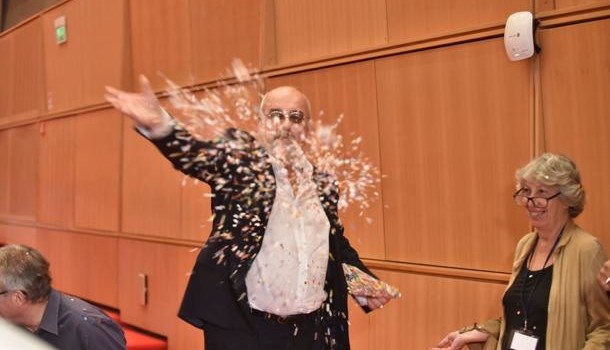 Dietro i risparmiatori stanno le banche, con la scusa di salvare le banche, salvano i banchieri, così è stato con Renzi, così è oggi con Salvini e Di Maio, così sarà finché al governo ci saranno loro. Caro Operai Contro, e venne l’ora dei gialloverdi al governo per salvare i banchieri. Anche Salvini e Di Maio come il Pd, usano come scusa la salvaguardia dei piccoli risparmiatori. Anche ai gialloverdi come ieri ai governi del Pd, verrebbe da ribadire, se proprio volete salvare i piccoli risparmiatori, risarciteli direttamente, costerà una cifra irrisoria di quanto serve a salvare banchieri, banche, […]