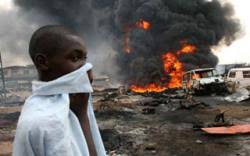 Se c’è qualcuno che in Africa ha rubato territori, materie prime, prodotti agricoli, sono proprio i padroni italiani sostenuti dai loro governi, da Crispi a Di Maio, passando per Mussolini. Qui trattiamo solo dell’Eni in Nigeria. Caro Operai Contro, nel processo ancora in corso al tribunale di Milano, è arrivata il 18 settembre 2018 la condanna ai dirigenti dell’Eni, per una corruzione pagata con 1 miliardo e 92 milioni di dollari, per poter acquisire e sfruttare un immenso blocco petrolifero in Nigeria. Quando le mazzette dell’Eni vengono intercettate, capita che qualche dirigente sia condannato, ma niente di che. Sono […]