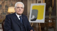 Anche quest’anno ci siamo dovuti sorbire il messaggio di fine anno del Presidente della Repubblica, Sergio Mattarella. Mattarella apre i suoi auguri comunicandoci ciò che ha ” ascoltato dagli italiani”. Ancora una volta anche il presidente della repubblica annega noi operai nel calderone degli italiani. Afferma Mattarella: “Sentirsi “comunità significa condividere valori, prospettive, diritti e doveri. Significa “pensarsi” dentro un futuro comune, da costruire insieme”. “Sentirsi comunità significa responsabilità, perché ciascuno di noi è, in misura più o meno grande, protagonista del futuro del nostro Paese”. “Vuol dire – sottolinea – anche essere rispettosi gli uni degli altri. Vuol […]