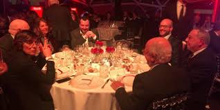 Magistrati, giudici, funzionari di polizia si presentano come integerrimi difensori della legalità. Poi si scopre che sono corrotti. Per soldi, gioielli e prostitute truccano gli atti e le inchieste, assolvono i padroni che li pagano. Casi isolati? Casi normali in una società dove la ricchezza per pochi detta legge. Caro Operai Contro, 15 gennaio 2019. Una cena con industriali e dirigenti di grandi gruppi pubblici e privati, insieme a magistrati, procuratori, avvocati e finanzieri, politici e governanti, (esclusi i 5 Stelle), si ritrovano in quello che sembrerebbe prefigurare un nuovo inciucio tra Forza Italia, renzisti e stavolta magari anche […]