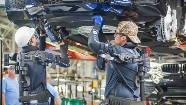La digitalizzazione della produzione nella fabbrica del padrone produce vera civiltà, nuova schiavitù   Le innovazioni tecnologiche hanno da sempre comportato lotte tra operai e padroni. Gli operai, agli inizi, vedevano nelle nuove macchine un loro diretto avversario. Attribuivano alla macchina la responsabilità principale del licenziamento di molti di loro. In un secondo tempo l’operaio prende coscienza che in realtà non è la macchina a creare la disoccupazione, ma la forma sociale del suo utilizzo. E’ l’uso capitalistico che ne fanno i padroni Siccome la macchina la acquista il padrone, appare corretto che anche i benefici vengano intascati dai […]
