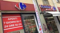 Carrefour dichiara altri 590 esuberi, di cui 440 negli ipermercati e 150 nella sede principale. Due anni fa i licenziamenti erano stati per 600 lavoratori. Questa è la conclusione emersa durante l’incontro dello scorso 15 febbraio tra i sindacati e i vertici della multinazionale per approfondire i termini del piano di ristrutturazione predisposto per il prossimo quadriennio. Per Fabrizio Russo della Filcams Cgil nazionale “è di estrema gravità l’ennesima messa in discussione dell’occupazione da parte dell’azienda dopo i diversi accordi, siglati anche nell’ultimo periodo a livello nazionale e territoriale, con i quali la società si era impegnata a garantire […]