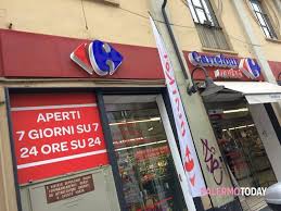Carrefour dichiara altri 590 esuberi, di cui 440 negli ipermercati e 150 nella sede principale. Due anni fa i licenziamenti erano stati per 600 lavoratori. Questa è la conclusione emersa durante l’incontro dello scorso 15 febbraio tra i sindacati e i vertici della multinazionale per approfondire i termini del piano di ristrutturazione predisposto per il prossimo quadriennio. Per Fabrizio Russo della Filcams Cgil nazionale “è di estrema gravità l’ennesima messa in discussione dell’occupazione da parte dell’azienda dopo i diversi accordi, siglati anche nell’ultimo periodo a livello nazionale e territoriale, con i quali la società si era impegnata a garantire […]