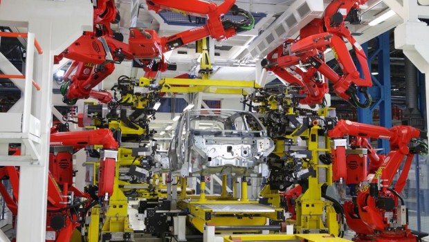 Volantinaggio ai cancelli della fabbrica con il gruppo operaio del s.i. cobas Volantino distribuito il 13/2/2019 ai cancelli della FCA di Pomigliano durante il cambio tra primo e secondo turno