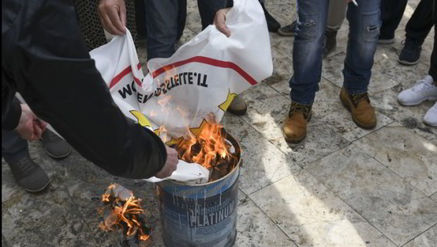 Proteste contro Grillo e i 5 Stelle a Taranto, Bari, Foggia, Roma e Lecce. Avevano promesso di stare col “popolo”, stanno con i padroni dell’ILVA, con i petrolieri della TAP… Il M5S è cresciuto nei consensi raccontando bugie, promettendo mari e monti, seminando consapevolmente illusioni a piene mani come la chiusura dell’Ilva, il blocco della Tap e della Tav e tanto altro ancora. Si è fatto paladino di tante battaglie sociali e civili, dando a intendere che, una volta al potere, quelle battaglie sarebbero state vinte. Poi i dirigenti del M5S, una volta arrivati al governo, hanno cominciato a […]