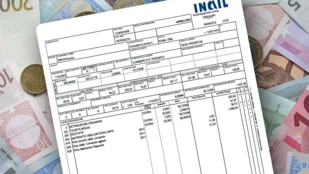 Le proposte di legge di P.D. e di 5 Stelle. Le risposte degli industriali e del sindacato confederale. Un decreto legge che sparirà sparite le campagne elettorali. Ciclicamente, in vista delle competizioni elettorali, sia che siano nazionali regionali o europee, dal magico cilindro dei parlamentari di turno, all’opposizione o al governo poco importa, saltano fuori decreti legge come quello appena presentato in senato per l’introduzione del salario minimo garantito. Finita la buriana della campagna elettorale, termineranno anche i buoni propositi dei decreti legge presentati e ne rimarrà traccia solo negli atti parlamentari, trasformando la proposta del salario minimo garantito […]
