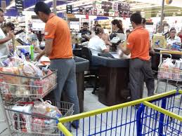 Il famoso supermercato consuma una gioventù operaia come confezionatori e fattorini, 7 giorni su 7, per un salario da fame. Questa è la realtà del lavoro a qualsiasi condizione. Mentre la lega forcaiola continua a sparare sugli immigrati e i 5 stelle fanno credere che daranno il reddito di cittadinanza, il salario per una parte di cosiddetta “cittadinanza” continua a diminuire. Oggi se vuoi lavorare devi accettare salari da fame, orari allucinanti, turni di sabato e domenica. In realtà in molte situazioni lavorare di domenica è diventato la normalità. Questo sistema capitalistico, soprattutto per i giovani e gli immigrati […]