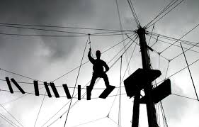 Mano libera ai padroni del cemento da Nord a Sud. Meno controllo sugli appalti, sulla gestione dei cantieri, sulle norme di sicurezza, bande di famelici “imprenditori”sono pronti a mettere le mani sul bottino e sulla pelle degli operai. Caro Operai Contro, devono preoccupare tutti gli operai le “novità” del decreto “sblocca cantieri” che il governo Conte sta preparando. Una di queste prevede la sospensione dell’obbligo di gara di appalto, con criteri che riguarderebbero oltre il 75% degli appalti in Italia. Aprendo così le porte dei cantieri ad aziende di ventura, dove a farne le spese sarebbero la sicurezza e […]