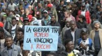   Gente rovinata da una vita di miseria e di stenti, si mette contro gente nelle stesse condizioni. Finchè i poveri si azzannano fra loro chi sta in alto ride. Lo sanno bene Salvini e i suoi scagnozzi di CasaPound che soffiano sul fuoco. Caro Operai Contro, i poveri fanno notizia ogni volta che i mezzi d’informazione riportano un fatto grave che appesantisce la loro già gravosa quotidianità. I dati ufficiali (verosimilmente ridimensionati), parlano di oltre 18 milioni di persone a rischio di esclusione sociale, così ripartite: 5 milioni e 58 mila in povertà assoluta, vivono in 1 milione […]