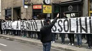 La storia si ripete e non è una farsa Negli anni fra il 1919  e il 1922 squadre di fascisti attaccavano gli operai in sciopero, bruciavano case del popolo, devastavano le sedi dei giornali socialisti, dei sindacati. I socialisti e i sindacalisti legalitari di allora si rivolgevano al governo di Roma affinchè  fermasse l’onda nera, chiedevano che le forze dell’ordine arrestassero i responsabili. Le squadre fasciste continuarono la loro azione indisturbate. I capi socialisti facevano appello agli operai ed ai braccianti nelle campagne perché non reagissero alle cosiddette provocazioni, sostennero addirittura che la vigliaccheria era un atto di coraggio, […]