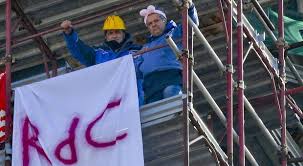 Grande Mimmo Mignano, grande Marco Cusano e grandi gli operai che li sostengono. Sono anni che Mimmo ed i suoi compagni hanno ingaggiato una guerra contro i padroni  e i  loro governi nell’interesse degli operai, ogni loro atto, anche se condotto da loro soltanto, ha sempre assunto un valore generale. Rivendicando la libertà di poter criticare il loro padrone hanno rivendicato la libertà di parola per tutti gli operai. Promuovendo gli scioperi allo stampaggio della FCA hanno sostenuto, anche se in minoranza, la possibilità di tutti gli operai  di ribellarsi al lavoro senza maggiorazioni il sabato. Ora facendo un […]