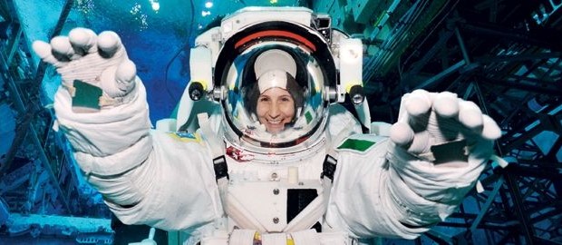   Questa è la rivista del Corriere per indirizzare i giovani al lavoro, taglia fuori il 39% che non hanno un diploma superiore,  ma questa è la bassa manovalanza, agli altri consiglia di essere sempre disponibili, sempre pronti ad accettare qualunque condizione di lavoro, in perenne ricatto occupazionale. Caro Operai Contro, rivolgendosi per il tipo di proposte, consigli, “dritte”, quasi esclusivamente ai disoccupati laureati e quelli con diploma superiore, l’inserto “Trovolavoro” del Corriere della Sera, sferra un calcio sui denti a quel 39% che in Italia non hanno un diploma superiore e molti di loro sono senza lavoro. Hanno […]