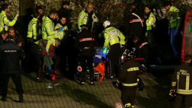 Milano 16 gennaio 2018: nella fabbrica Lamina in pochi secondi morirono 4 operai, a causa di una fuoriuscita di gas argon nella vasca di un forno. Vengono uccisi 4 operai, ma l’accusa è di omicidio colposo. Per il giudice manca l’intenzionalità, anche se il padrone li faceva lavorare senza norme di sicurezza. Milano, 9 maggio 2019: per i 4 operai uccisi alla Lamina, Roberto Sanmarchi, il padrone della Lamina, ha patteggiato 1 anno e 10 mesi, con pena sospesa, dopo aver risarcito le famiglie delle vittime e l’Inail per un totale di circa 4,5 milioni di euro. Evidentemente il […]