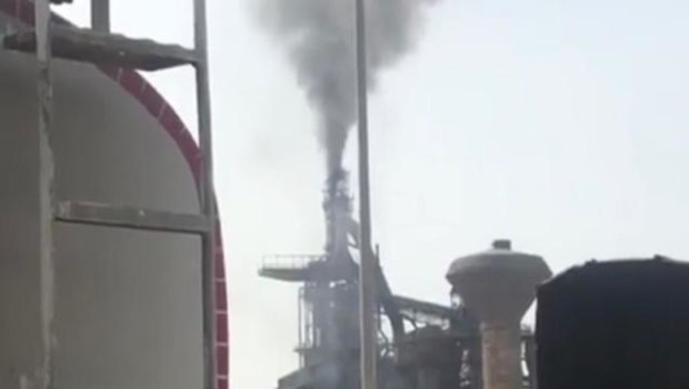 Era il 24 aprile quando Di Maio con tanto  di scorta della polizia e codazzo di ministri M5S si era presentato a Taranto  dove  parteciperà in prefettura al tavolo permanente per il Contratto istituzionale di Sviluppo (Cis) con altri quattro ministri M5s. Di Maio era già venuto a Taranto quando d’accordo con i sindacati permise ad Arcelor-Mittal il licenziamento di 6000 operai ma solennemente promise il risanamento ambientale. Questa volta Di Maio ha detto: «Sono qui per dire che ieri in consiglio dei ministri abbiano abolito l’immunità penale che permetteva ai vertici di Ilva di potere godere di alcune […]