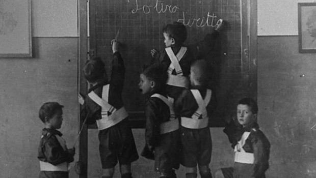 Salvini non smette di stupirci. Noi poveri cristi dovremmo essere felici di avere un tale ministro. Salvini è quello della lotta senza quartiere agli emigranti Salvini ha rimesso in sesto la celere della polizia. Le teste dei disoccupati, degli operai, degli studenti se ne accorgono Salvini è un servo dei padroni, ma ha una spiccata tendenza a parlare di economia. Il ragionamento di Salvini economista è il seguente: “Sono i padroni che pagano il salario agli operai. Più soldi hanno i padroni e meglio va l’economia”. Dopo questa eccezionale tesi economica, Salvini propone “di detassare  i padroni perchè abbiano […]