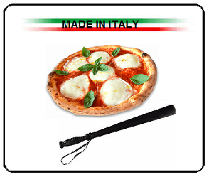 Articolo di Giovanni Iozzoli tratto da Carmilla ®, www.carmillaonline.com/2019/06/01/manganelli-quattro-stagioni/ La pizza e il fascismo sono due esempi dell’estro inventivo degli italiani. Entrambi prodotti poveri – un po’ di farina, mozzarella e pomodoro; un po’ di agrari, reduci e sottoproletari –, il condimento di mani sapienti et voilà: la creatività italiana si esporta in tutto il mondo, diventa tradizione, diventa trend. Il “Made in Italy” come modello di una qualità riconosciuta nel tempo. Da alcuni mesi, dentro una grande industria modenese, la Italpizza, orgoglio del territorio e del nostro export, la continuità produttiva è assicurata da un reparto celere messo […]