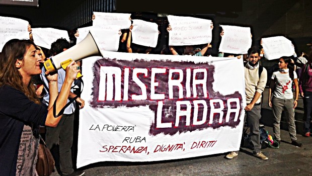 Salari e consumi di una famiglia di un operaio metalmeccanico di terzo livello Ultimamente si parla solo dei poveri che non lavorano. Si starnazza in continuazione su come inventare posti di lavoro, c’è chi si inventa, da sempre in realtà, nuove ricette e chi invece ultimamente si è inventato il reddito di cittadinanza. Ci si preoccupa, o meglio si fa finta di preoccuparsi, solo di quelli che non lavorano. Degli operai che invece la mattina si alzano alle 5 per piegare la schiena nelle fabbriche, sottomessi dal padrone e dai ritmi sempre più pressanti, nessuno ne parla, nessuno parla […]