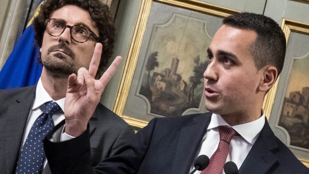 Sono più preoccupati delle lamentele di bottegai, artigiani e piccoli padroni. Agli operai possono dare anche solo due dita negli occhi. La riduzione del cuneo fiscale è una presa in giro, non esiste. Caro Operai Contro, gli industriali dicono SI al taglio del cuneo fiscale, anzi sostengono che sia poca cosa, c’è da capirli, se arriva dalle casse dello Stato qualche euro di aumento di salario lo risparmieranno loro sulle richieste sindacali. Approvato con la manovra di bilancio il 15 ottobre 2019, anche se ancora in via di aggiustamenti, la riduzione del cuneo fiscale dovrebbe partire dal 1° luglio […]