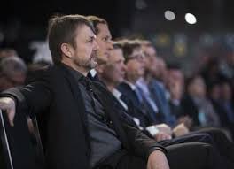 Il segretario generale della CISL Basilicata con un comunicato dà il benvenuto alla fusione FCA-Peugeot. Come azionista si può capire, come rappresentante degli operai NO, è solo un piccolo burocrate disposto a vendere gli operai per garantirsi poltrona e privilegi.