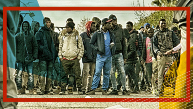 Altri due morti a Borgo Mezzanone, asfissiati nelle baracche dove vivono gli operai migranti che lavorano in campagna. La rabbia esploderà e sarà incontenibile.