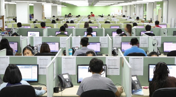 La vicenda Almaviva è emblematica. E’ vero che non si tratta direttamente di operai ma è anche vero che il tanto rispettato e finanziato imprenditore tratta i suoi impiegati peggio di schiavi usa e getta.