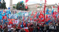 Il 16 novembre il Circo Massimo a Roma era pieno di bandiere sindacali. Un calderone di rivendicazioni fumose ma nessuna prova di forza reale contro il governo per una vera rivalutazione della pensione. 