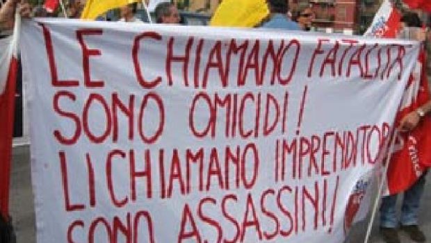 La realtà non può più essere nascosta: è una strage. Lavorare per far arricchire i padroni è veramente pericoloso. 