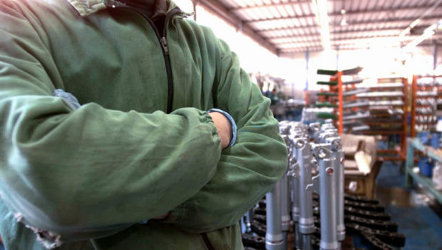 C’è un rapporto diretto fra lotte operaie e infortuni sul lavoro. Il crollo del numero di scioperi, la riduzione generale della conflittualità di questi anni ha avuto come contraltare una inarrestabile salita del numero di operai uccisi sul lavoro.