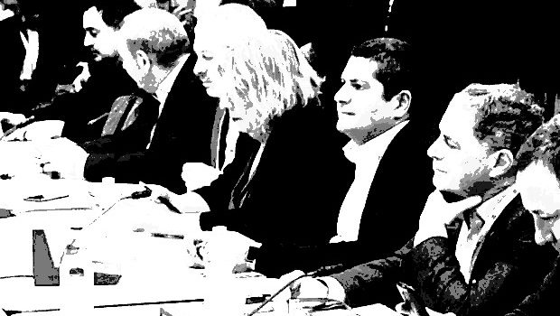 È da Settembre che la piattaforma  sul contratto nazionale dei metalmeccanici è stata presentata alla controparte. Che fine ha fatto? Sul salario a che punto siamo? Nel segreto delle stanze stanno già preparando il solito accordo bidone prendere o lasciare? Sarebbe ora di fargliela finire.