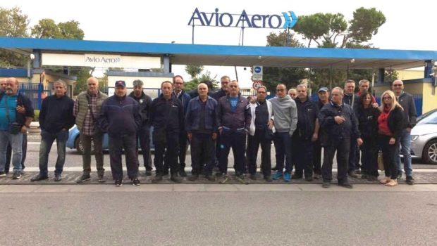 Conte sforna decreti a raffica, ma per gli operai non cambia nulla: continuano ad andare in fabbrica e continuano a contagiarsi. All’Avio Aero un esempio dei raggiri messi in campo per continuare a produrre in attività non sicuramente “essenziali”