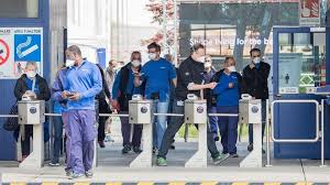 “Non avrei mai pensato in vita mia di fare uno sciopero per il diritto a respirare”. Da un’intervista su seizethetime.it di un delegato sindacale sullo sciopero alla Electrolux di Susegana (TV) del 7 maggio