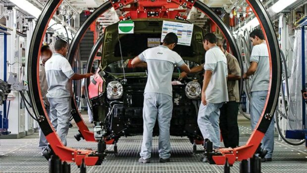 L'annuncio che l'indotto del segmento B si lavorerà con la tecnologia PSA sta già scatenando giornalisti e sindacalisti nazionalisti contro gli operai francesi. Vogliono nascondere che il nemico degli operai in Italia, in Francia, in Polonia siede nel consiglio di amministrazione di PSA-FCA