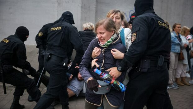 Cronache di manifestazioni e scioperi, la lotta contro il regime e l'azione autonoma degli operai.