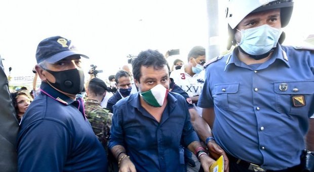 Anche le leggi di Pierluigi Battista, giornalista del Corriere della Sera, mettono il bavaglio, con polizia e tribunali, alla propaganda della sovversione. Alla stessa maniera i contestatori vogliono impedire a Salvini di propagandare la guerra contro i poveri.