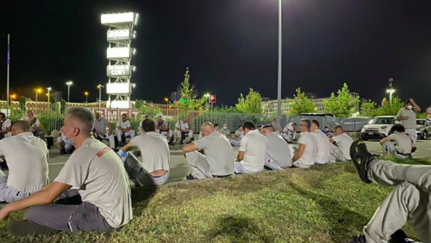 Alla GKN di Firenze, gli operai riuniti in assemblea decidono come e con quali contenuti parteciperanno alla mobilitazione sul contratto ed allo sciopero del 5 novembre