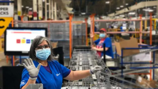 700 morti al giorno da coronavirus. Le fabbriche, centri di contagio, non le fermano. "Ristori" per tutti fuorchè per gli operai in cassintegrazione che devono vivere con quasi metà del salario. I capi sindacali? Fanno salotto