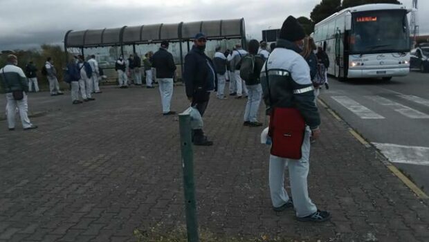 Operai della FCA che abitano nei paesi "zona rossa", impossibile uscire, impossibile recarsi al lavoro ma non si sa chi retribuirà le giornate di assenza. A pagare per ora sono ancora sempre loro.