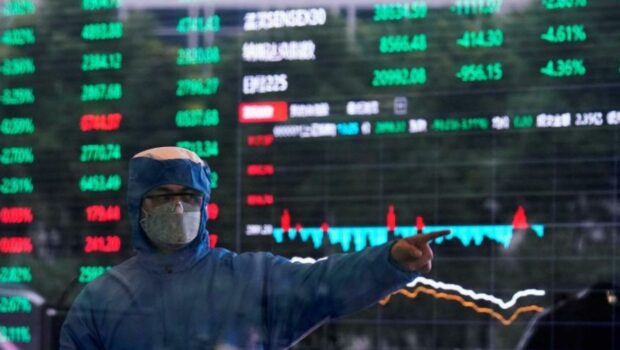 La limitata disponibilità dei vaccini covid19 non dipende né dalla capacità  produttiva delle industrie, né dalla mancanza delle materie prime, ma solo e solamente dalla concorrenza fra aziende per garantire ai propri azionisti alti profitti.