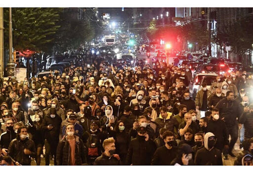 La crisi rimescola tutto, e una vecchia, potente e terribile parola ricompare: rivoluzione 